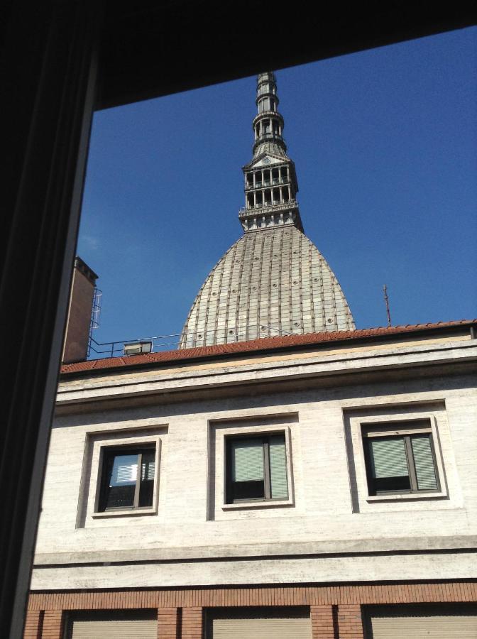 In The Center ,Under The Mole Antonelliana Turin Exterior photo